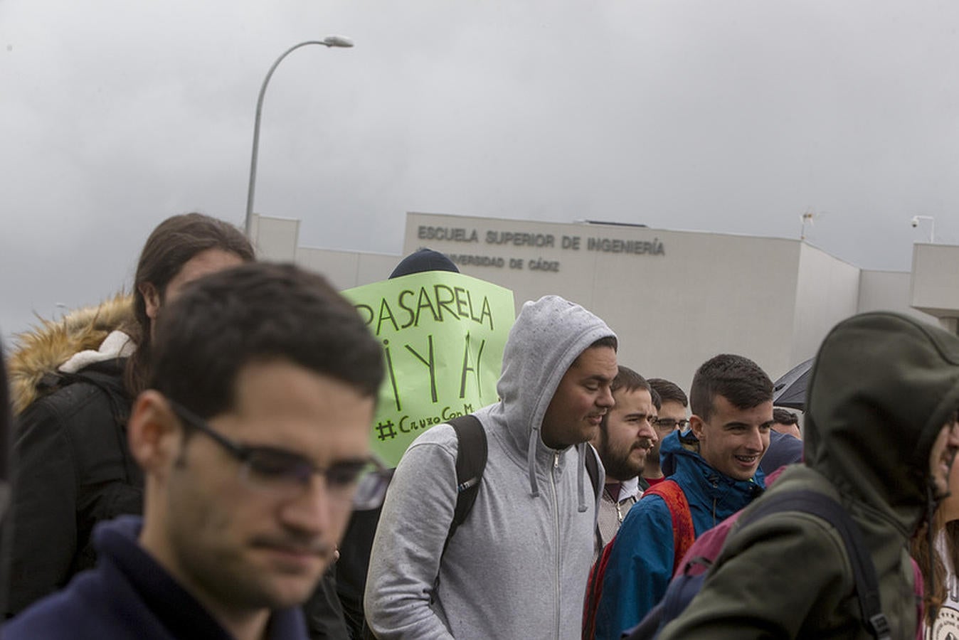 Manifestación de los alumnos de la ESI por uno acceso mejor al campus de Puerto Real