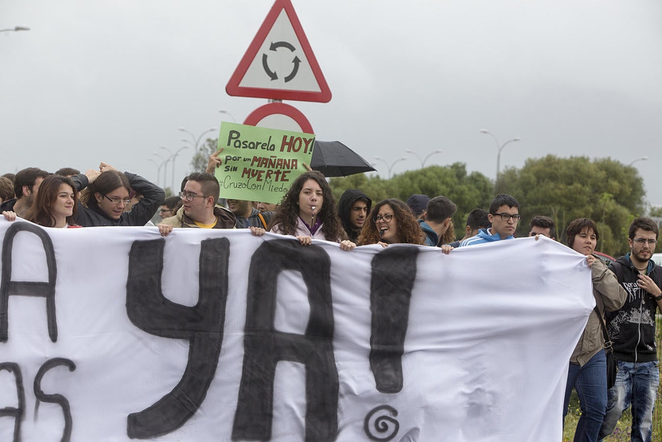 Manifestación de los alumnos de la ESI por uno acceso mejor al campus de Puerto Real