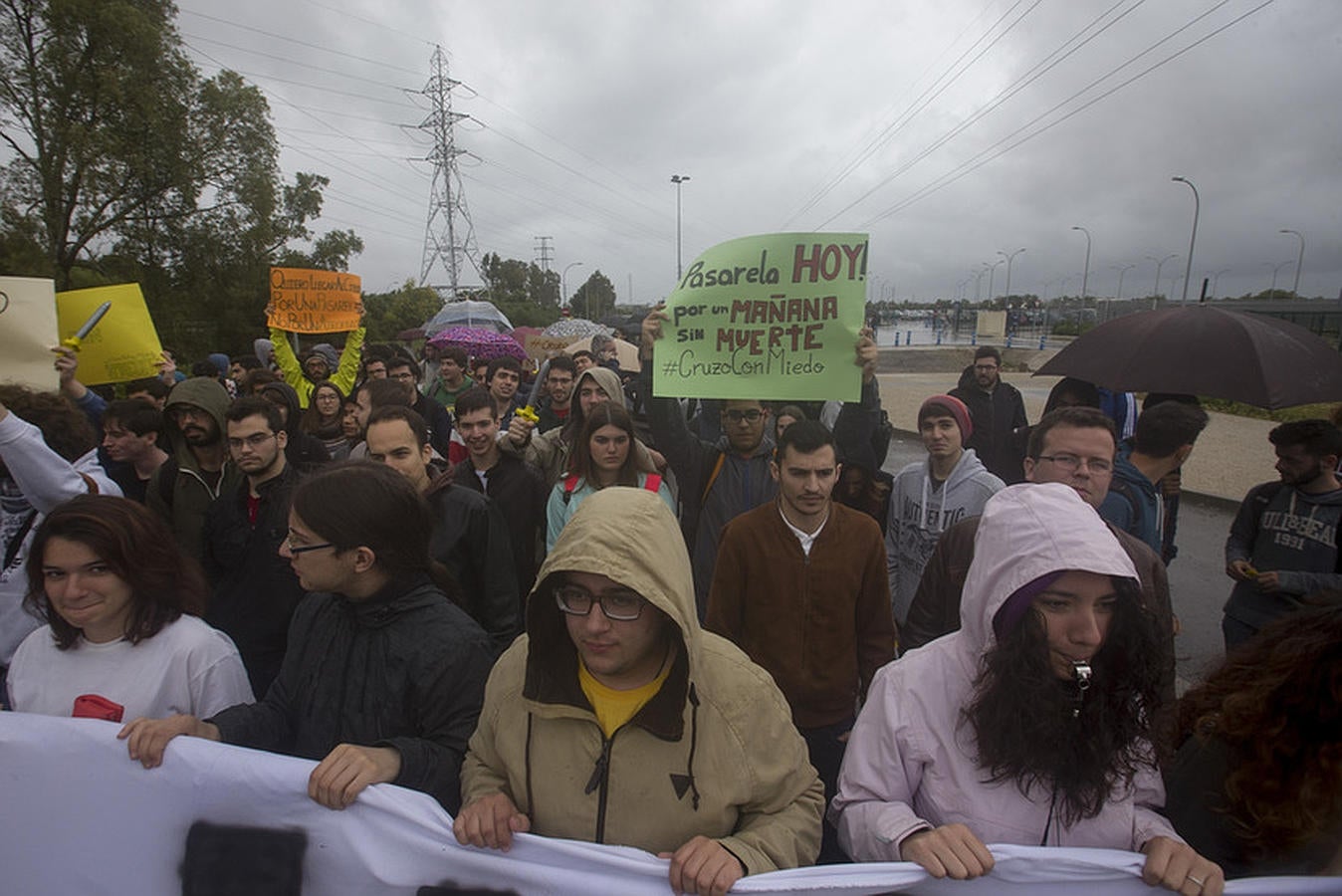 Manifestación de los alumnos de la ESI por uno acceso mejor al campus de Puerto Real