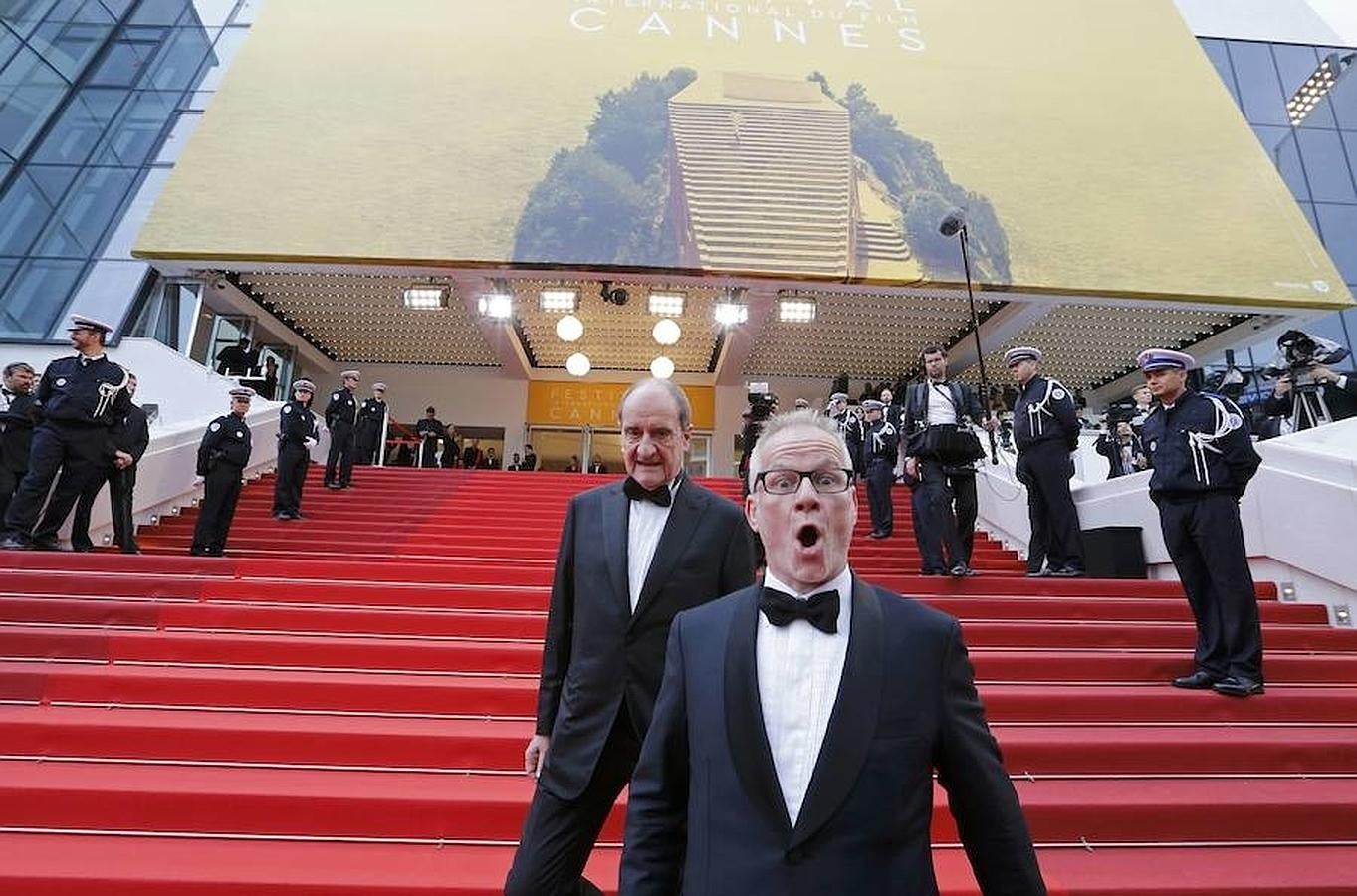 El presidente del Festival, Pierre Lescure, frente a la alfombra roja. 