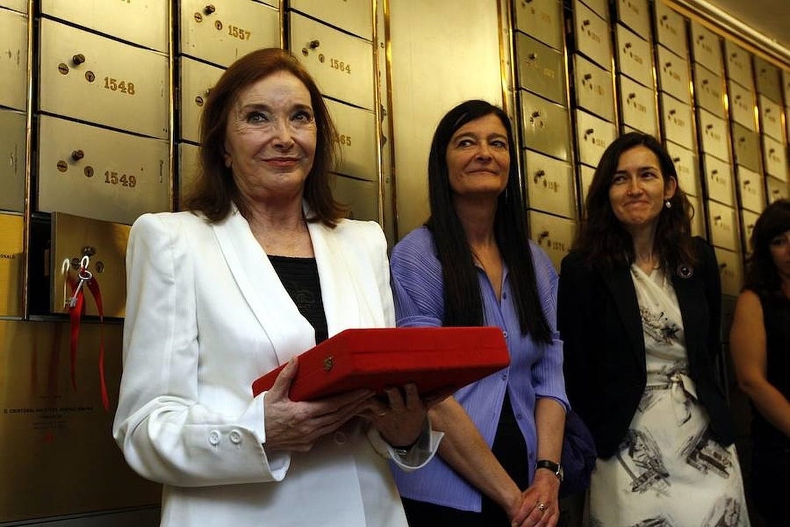 Su legado en la Caja de las Letras del Instituto Cervantes. La Caja de las Letras del Instituto Cervantes se abrió por primera vez al mundo del teatro con ella. La actriz depositó un legado personal en la antigua cámara acorazada de la sede del Instituto (cuyo contenido se desvelará dentro de 24 años) en 2011.
