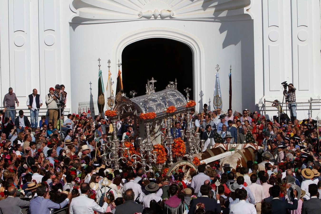 La hermandad del Salvador ante la ermita