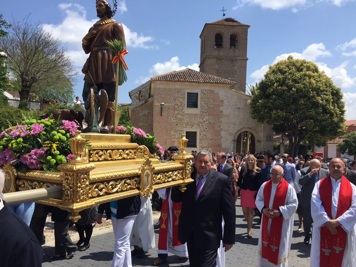 La consejera de Fomento, Elena de la Cruz, en la procesión de San Isidro en Azuqueca de Henares. 