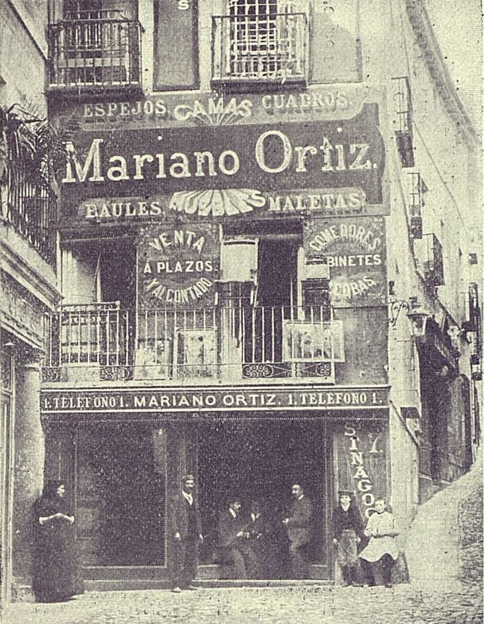 Bazar de Ortiz en la calle de la Sinagoga antes de 1918, contiguo al primitivo cine Moderno. 