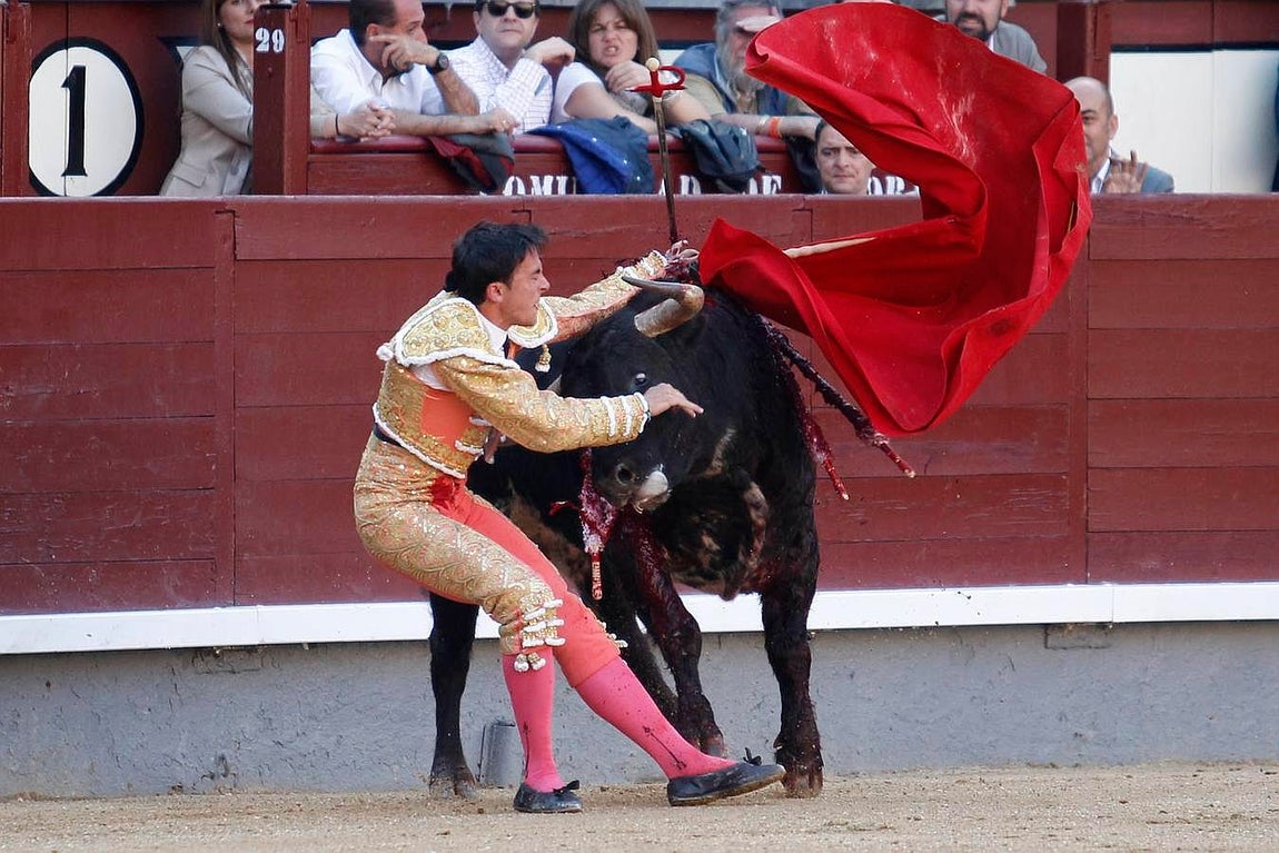 Sangre y orejas de auténticos novilleros en Madrid