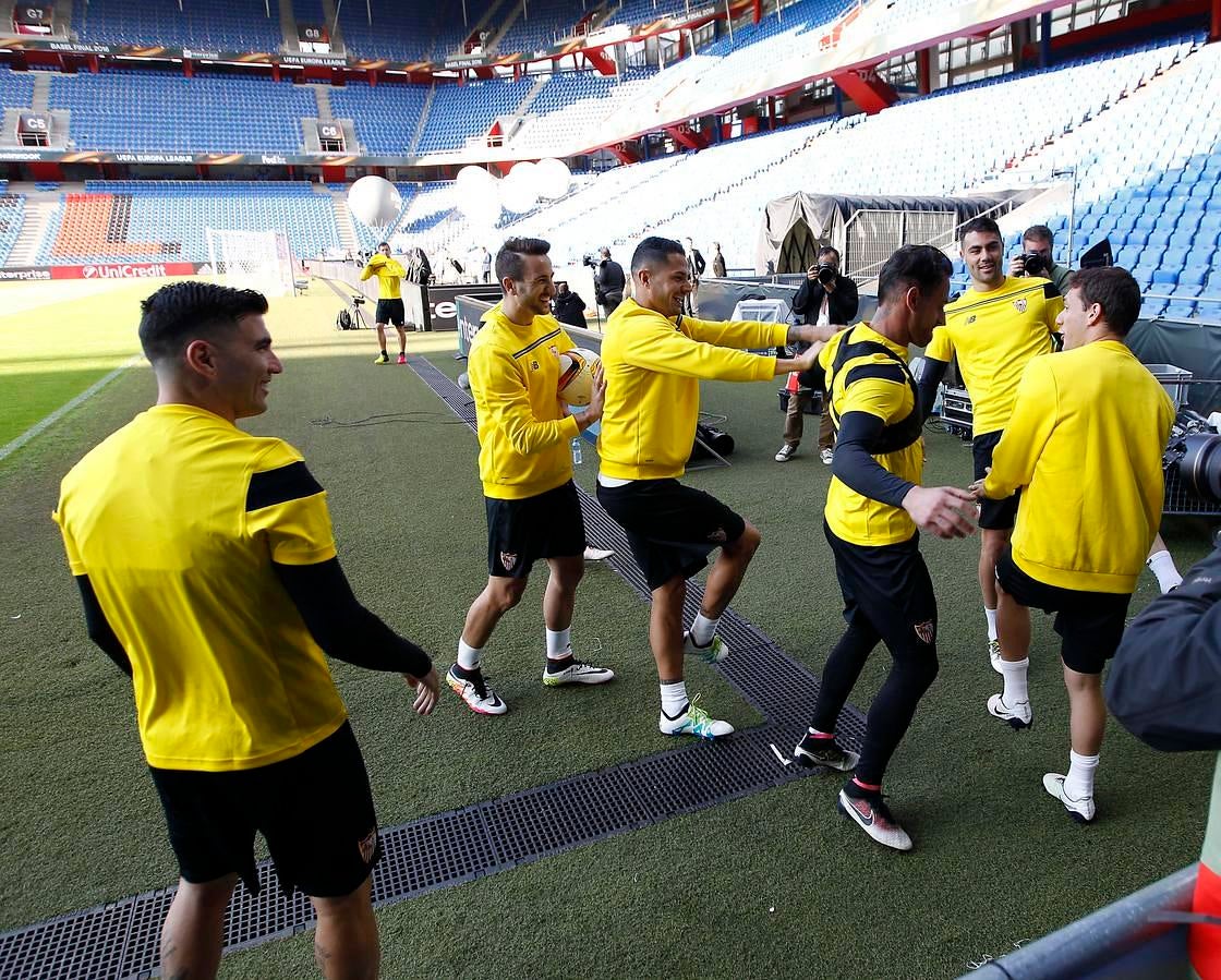 El Sevilla ya se entrena en el escenario de la final