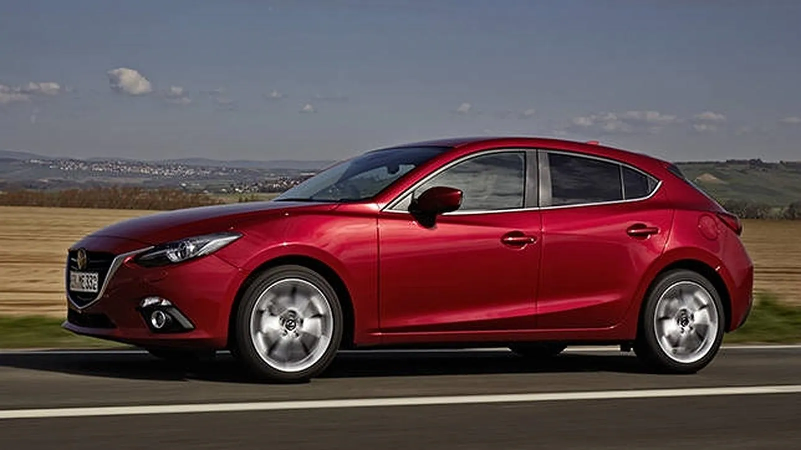 Vista lateral del nuevo Mazda3 1.5 SKYACTIV-D