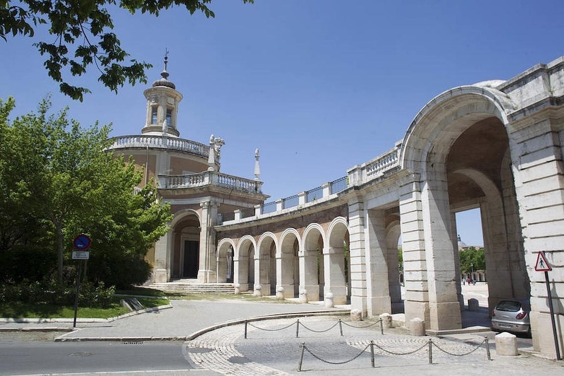 17.. La iglesia de San Antonio, por un lateral