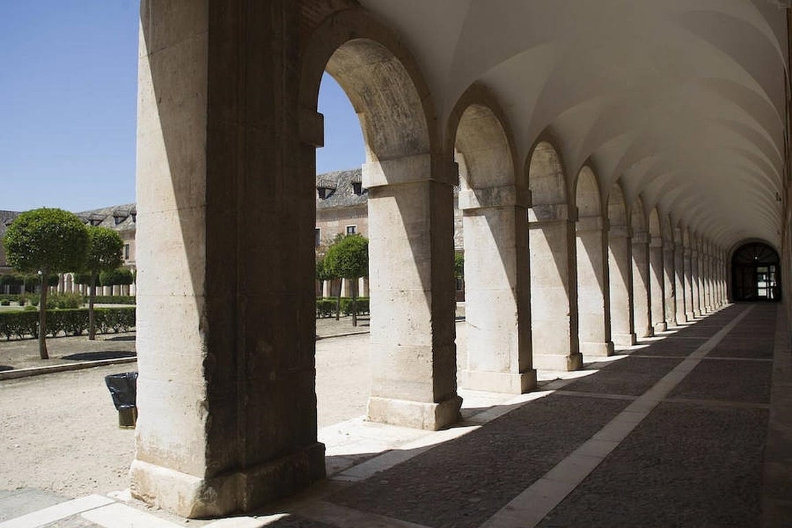 20.. Sportales interiores del Patio de la Casa de Santiago