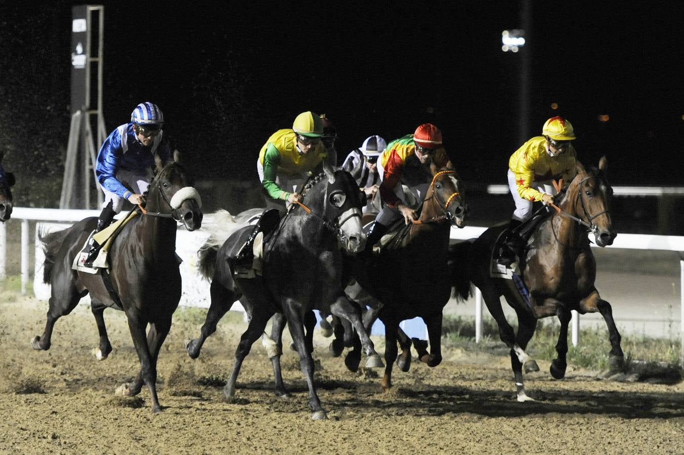 Las personalidades asistentes al I Gran Meeting Internacional de Carreras de Caballos de raza árabe