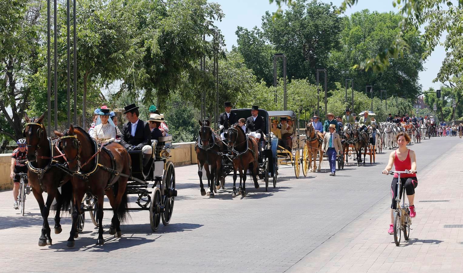 A la Feria de la Salud, a caballo