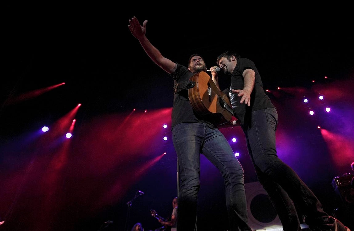 Estopa hizo vibrar a Sevilla al ritmo de rumba