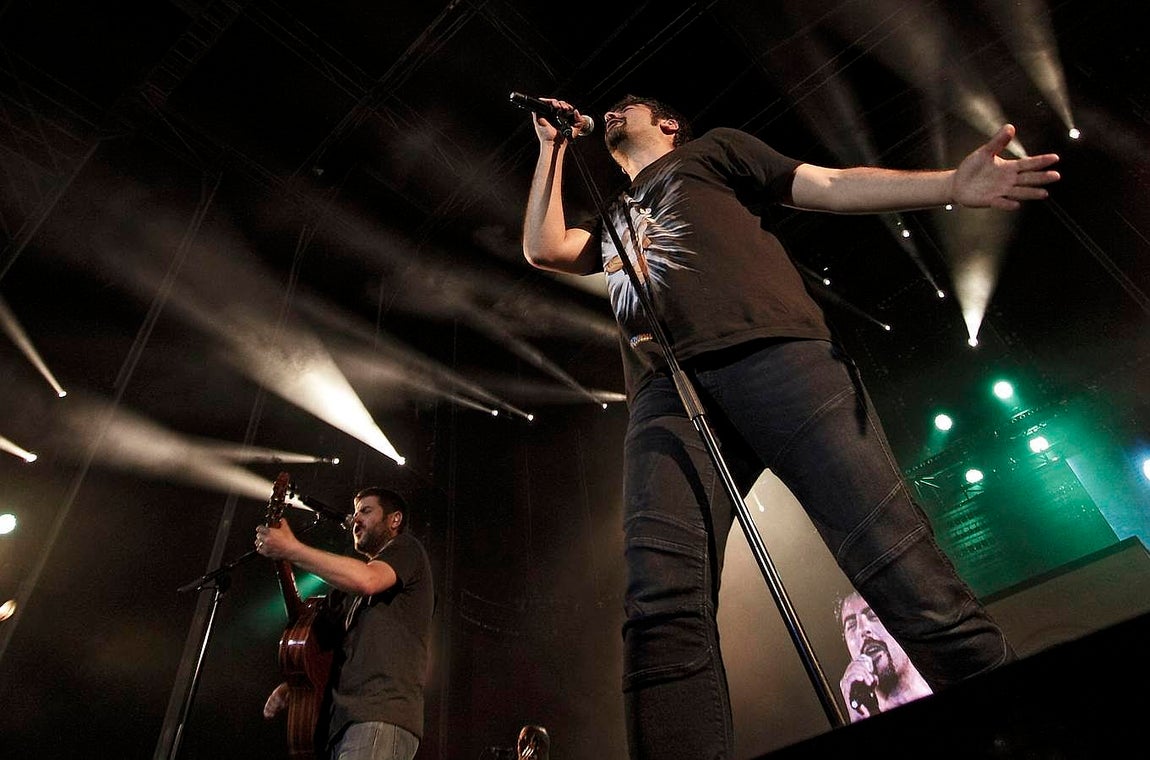 Estopa hizo vibrar a Sevilla al ritmo de rumba