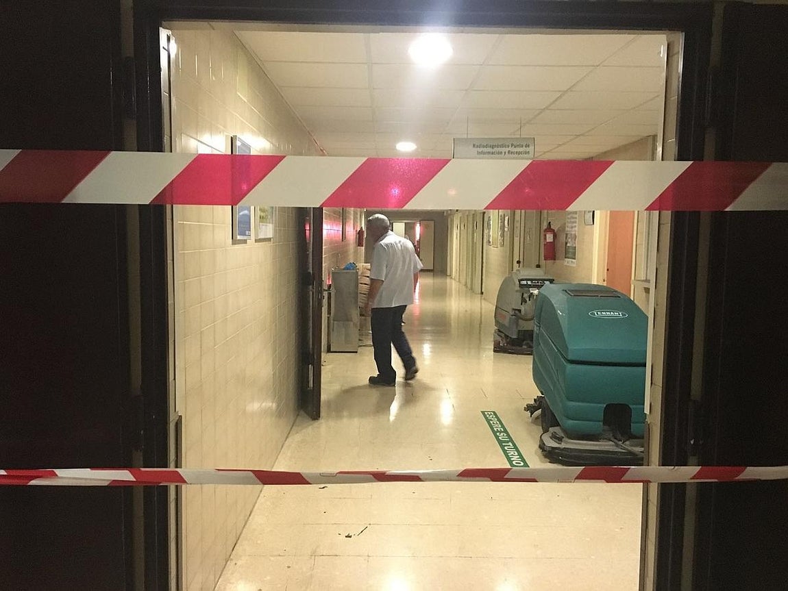 Así ha quedado la planta del Hospital de Jerez afectada por el incendio