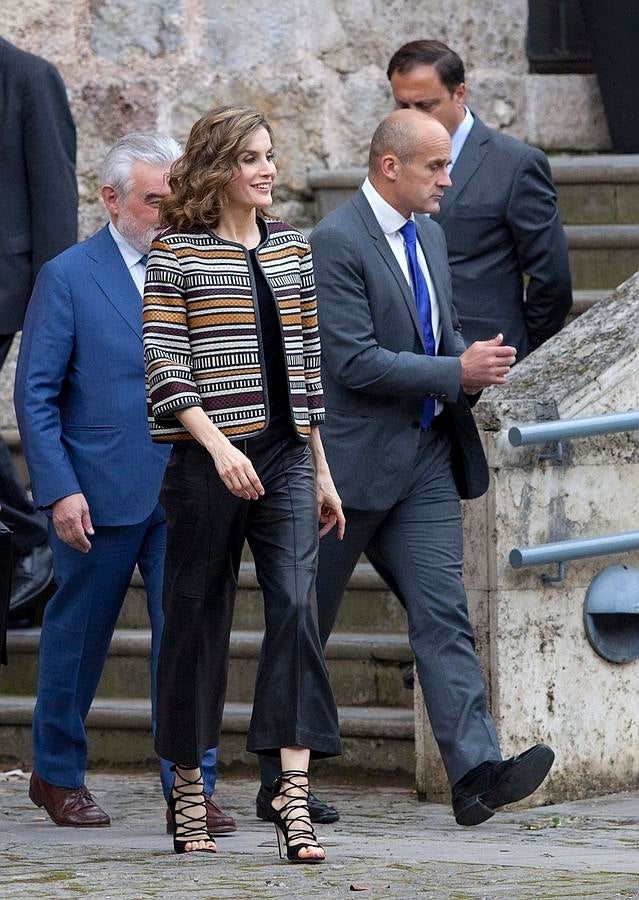 Doña Letizia, a su llegada a la inauguración del XI Seminario «El lenguaje del humor en el periodismo en español». 