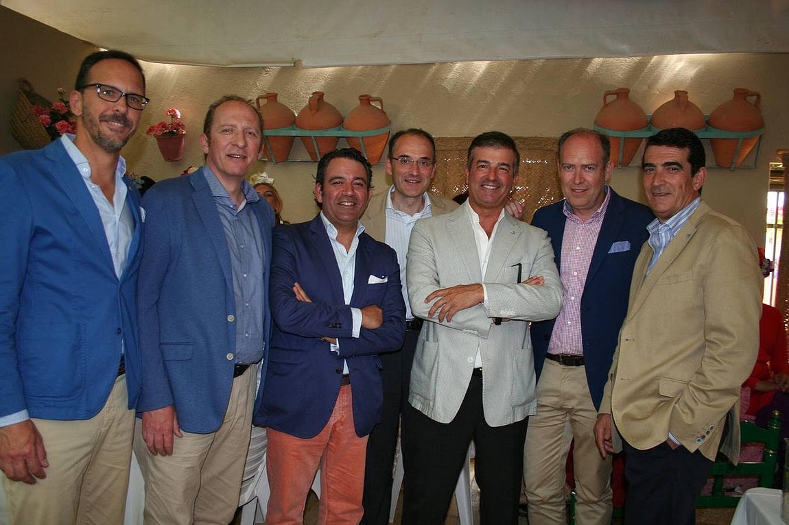 En imágenes, el martes de Feria en las casetas del Real