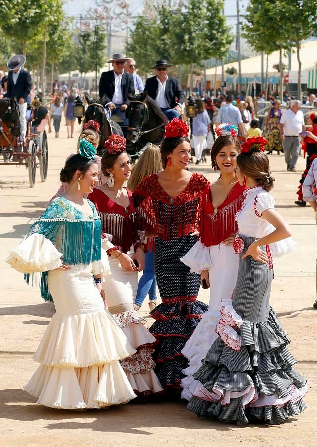 En imágenes, un jueves de Feria de sonrisas brillantes