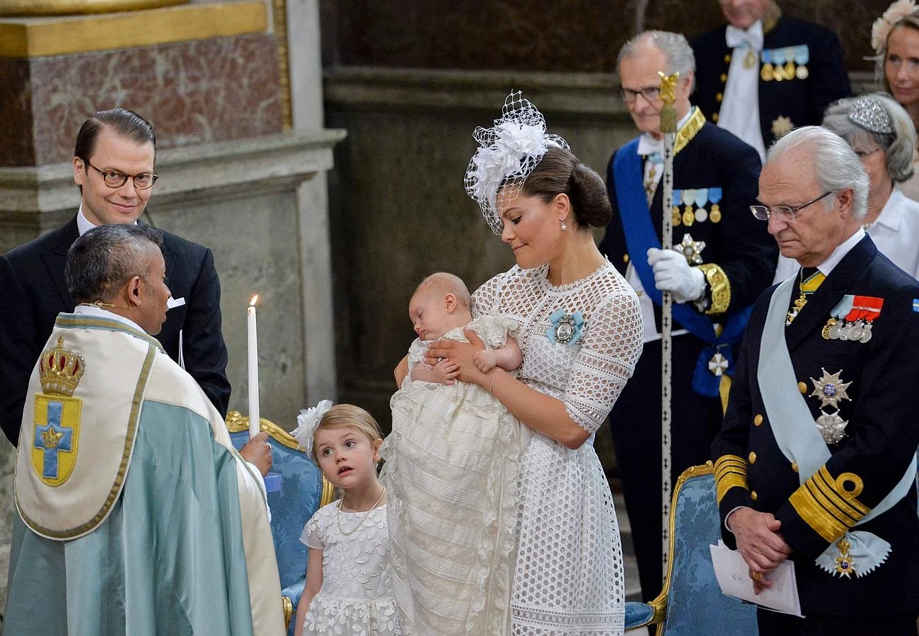 El Rey Carlos XVI Gustavo de Suecia también estuvo en el bautizo de su nieto Óscar