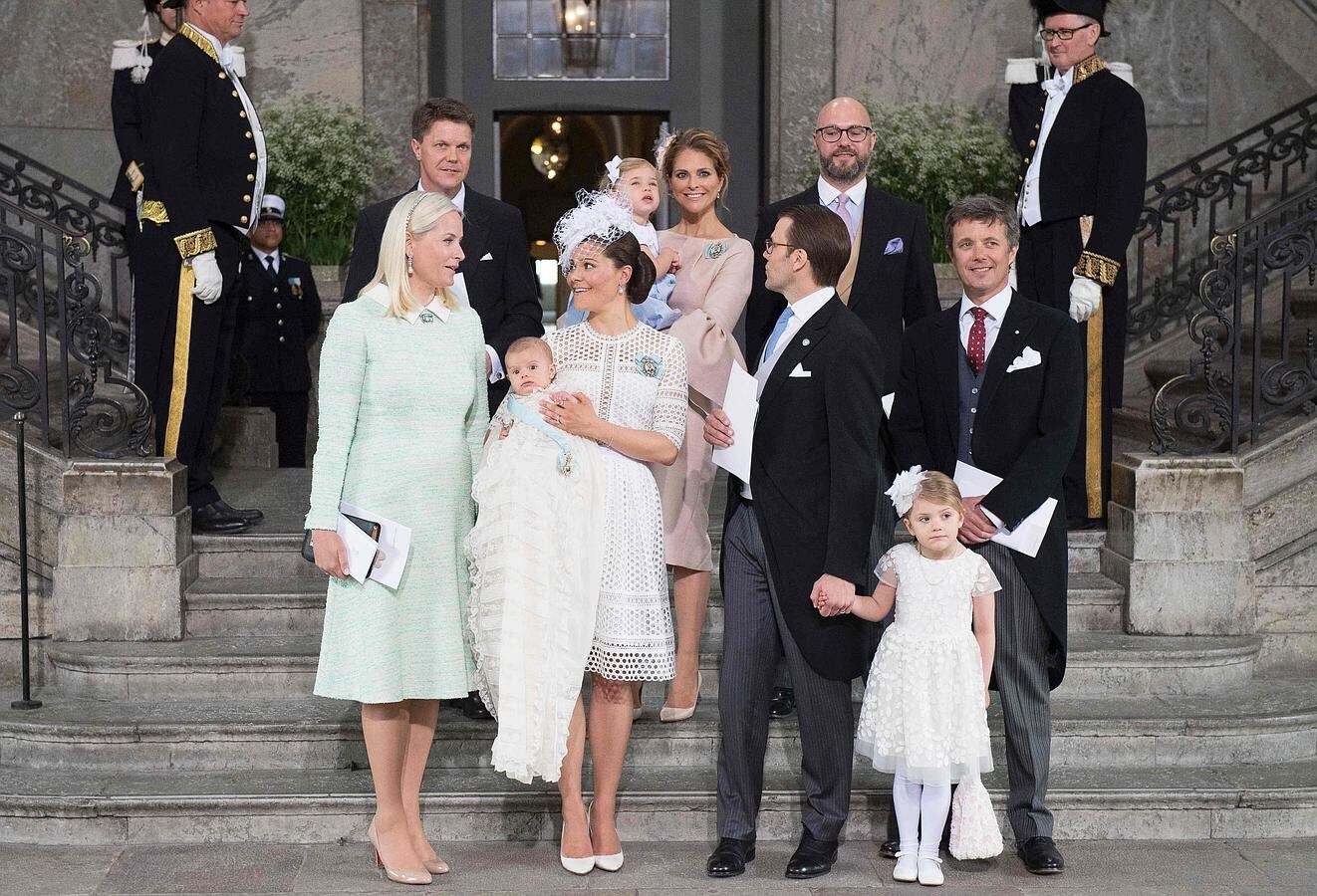 Los padres han escogido como padrinos Príncipe Federico de Dinamarca y la Princesa Mette-Marit de Noruega, la Princesa Magdalena de Suecia