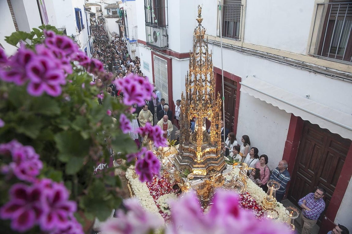 La procesión del Corpus Christi recorre las calles de Córdoba