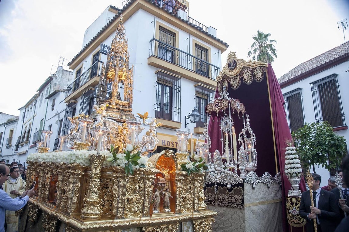 La procesión del Corpus Christi recorre las calles de Córdoba