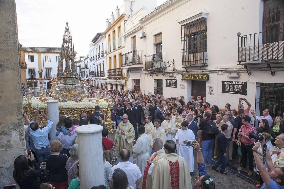 La procesión del Corpus Christi recorre las calles de Córdoba