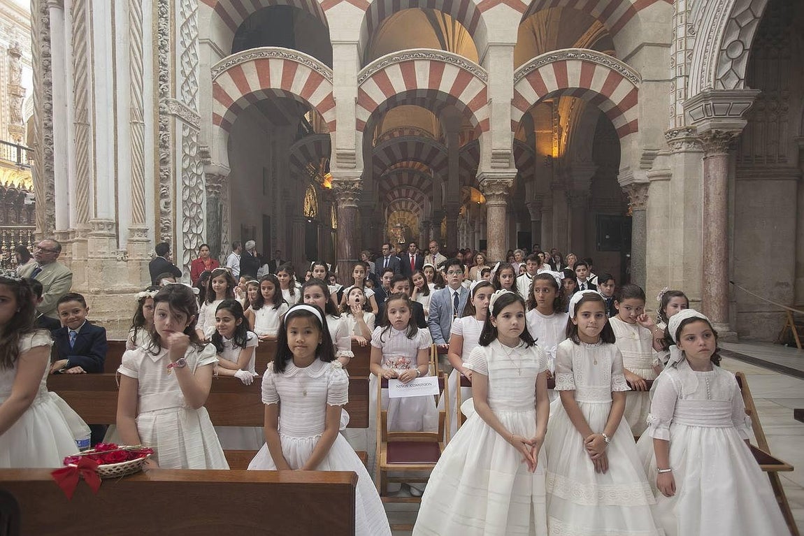 La procesión del Corpus Christi recorre las calles de Córdoba