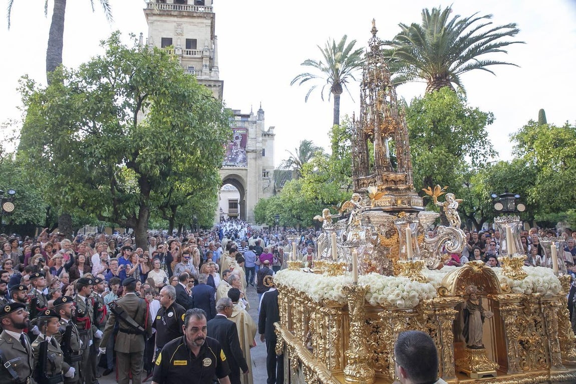 La procesión del Corpus Christi recorre las calles de Córdoba