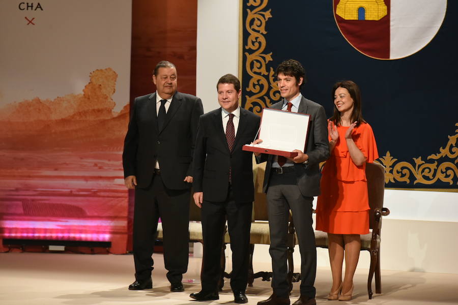 Placa al Mérito a la Fundación Mundo Sano. 