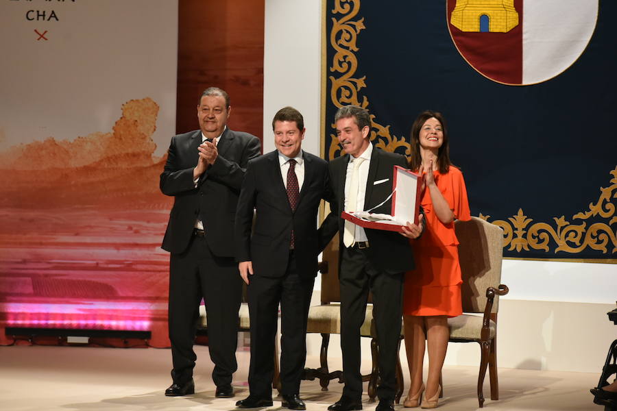 Jesús Marquina, placa al mérico, por su contribución a la internacionalización del conocimiento de Castilla-La Mancha en el sector de la gastronomía