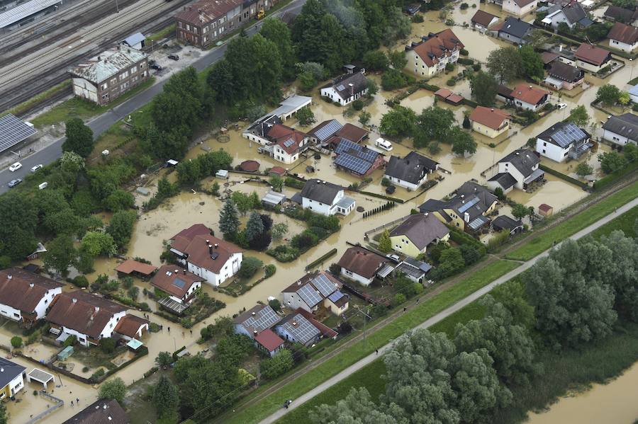 Vista aérea de las inundaciones causadas por las fuertes lluvias en la localidad de Simbach. 