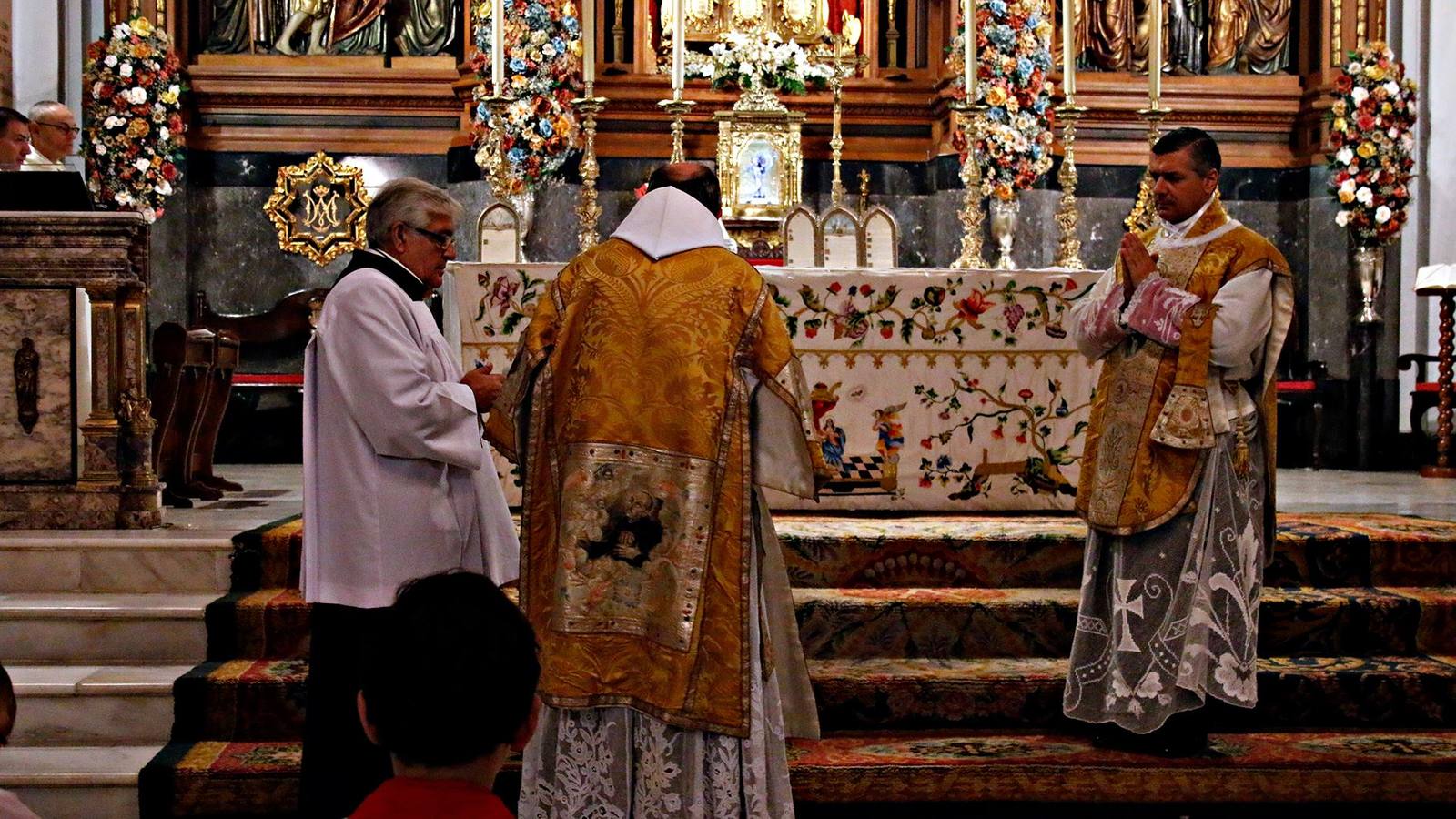 Así es una misa por el rito tradicional