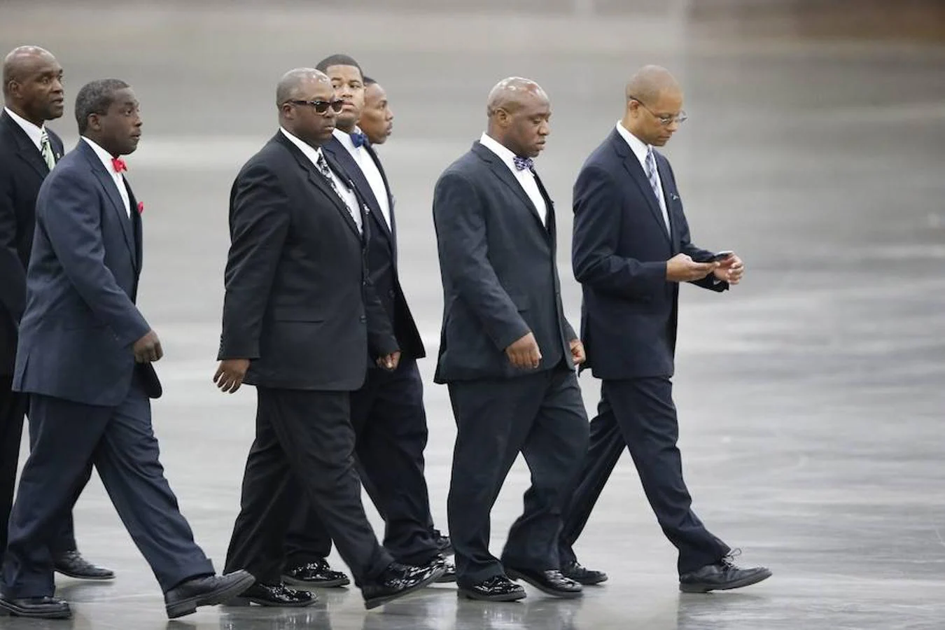 Comienzan a llegar asistentes al funeral de Mohamed Alí, celebrado en el centro de exposiciones de Kentucky, Louisville (EE.UU.). 
