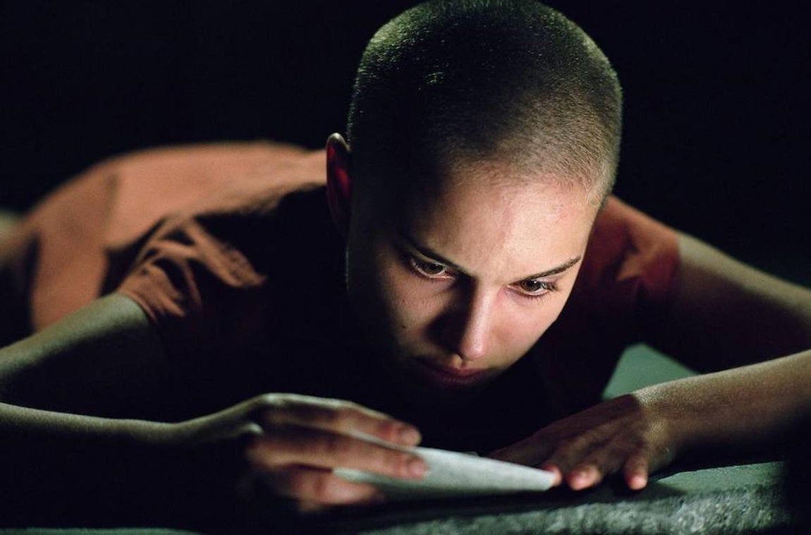 Natalie Portman sin pelo en «V de Vendetta». 