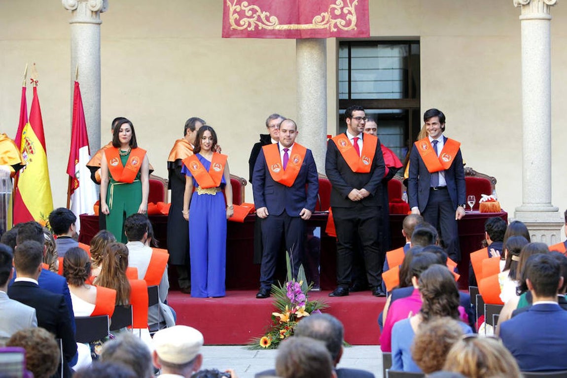 Nuevos graduados em Administración y Dirección de Empresas en la UCLM
