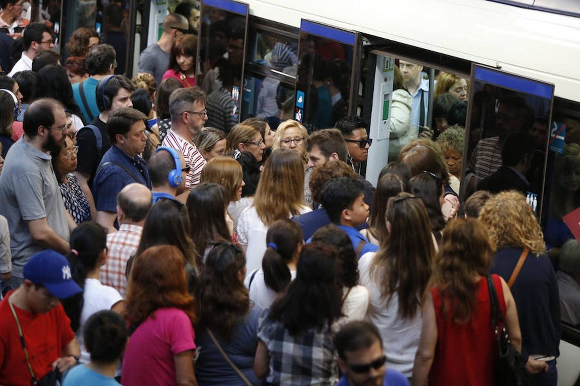 6. Los trayectos en Metro han sido más complicados este lunes, primera jornada de paros parciales en Metro