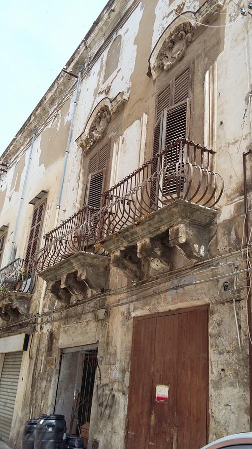 Otro de sus arruinados palacios. 