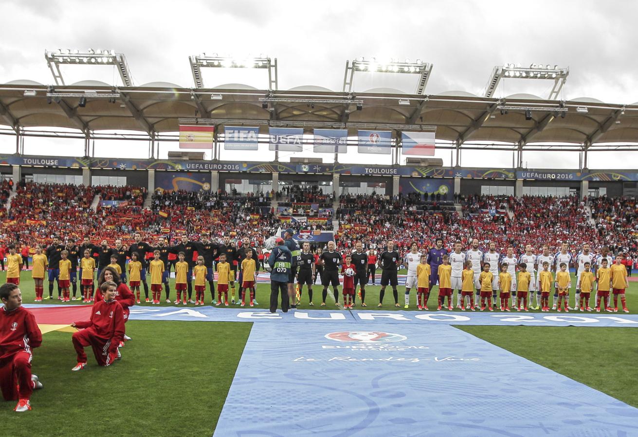 El estadio de Toulouse vivió un momento muy especial minutos antes de empezar el partido. 