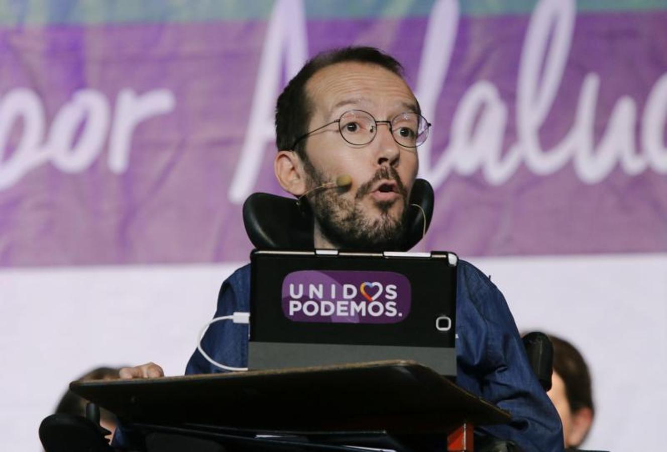 El secretario de Organizacion de Podemos, Pablo Echenique interviene durante un acto electoral de Unidos Podemos en Almeria.