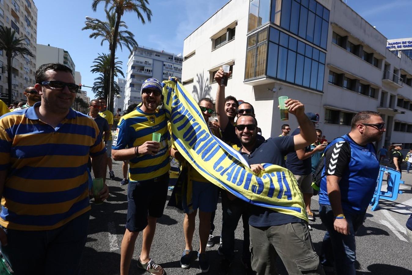 FOTOS: Espectacular recibimiento de la afición al Cádiz CF