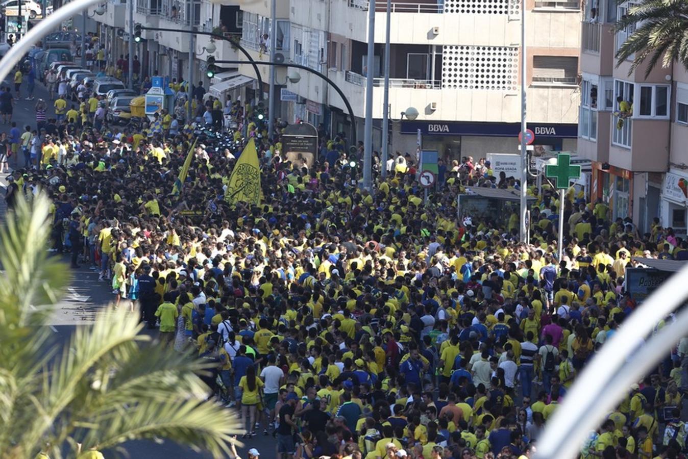 FOTOS: Espectacular recibimiento de la afición al Cádiz CF