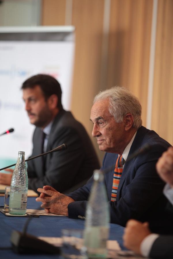 Las imágenes de la charla de José María Carrascal y Juan Fernández Miranda en el ciclo &#039;Cádiz Futuro&#039;