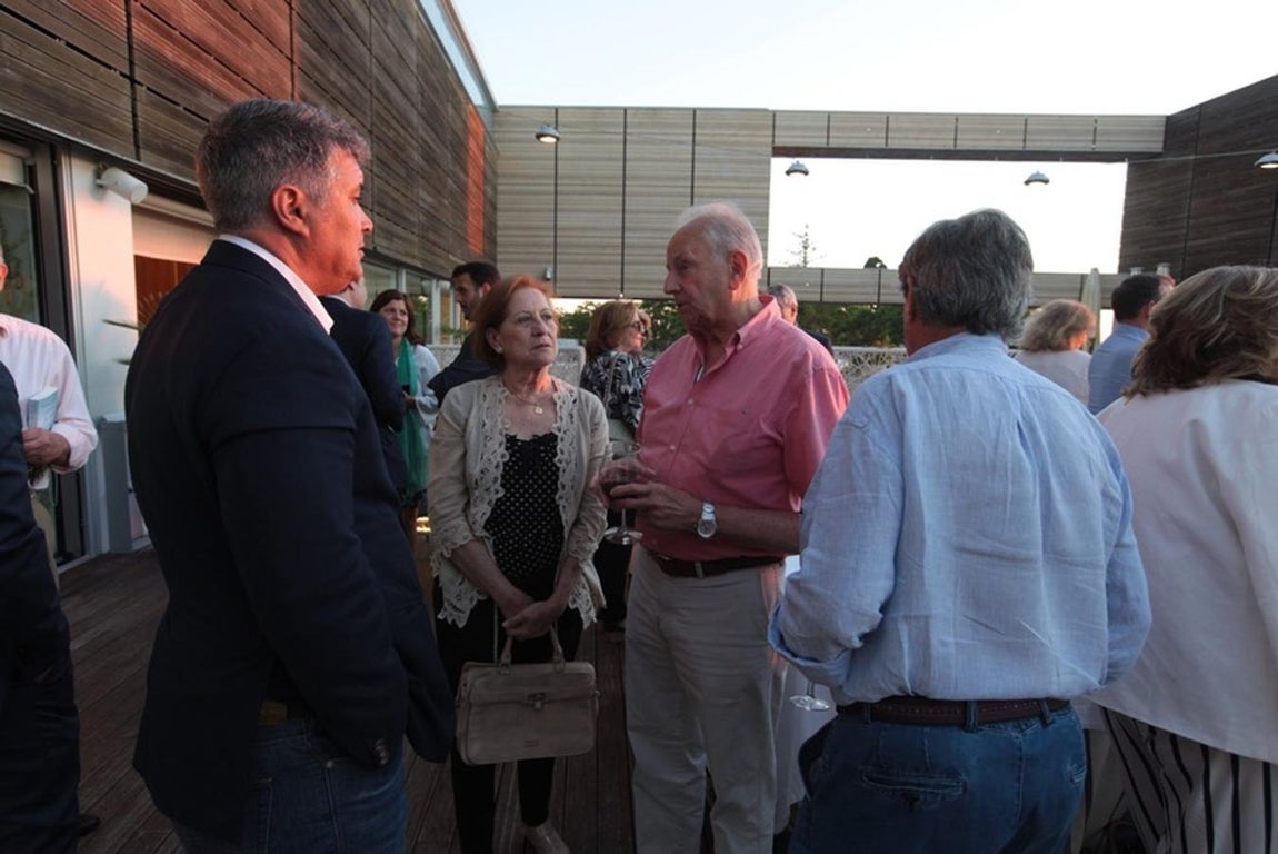 Las imágenes de la charla de José María Carrascal y Juan Fernández Miranda en el ciclo &#039;Cádiz Futuro&#039;