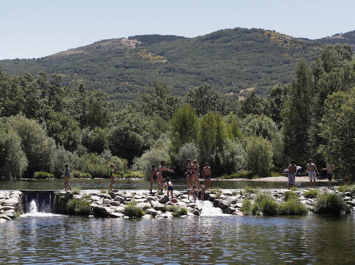 2. Piscinas naturales de Las Presillas