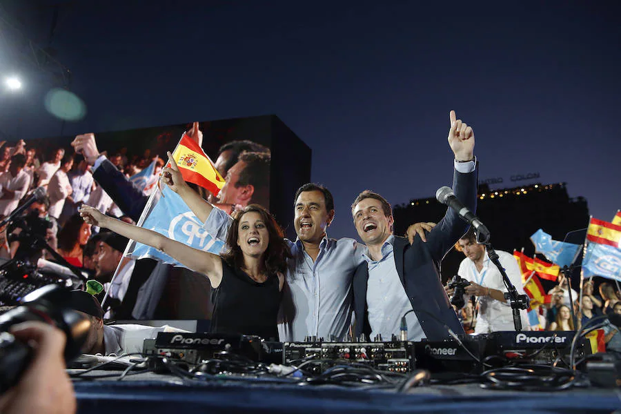 Andrea Levi, Martínez-Maíllo y Pablo Casado, en Colón, donde el PP cierra su campaña electoral