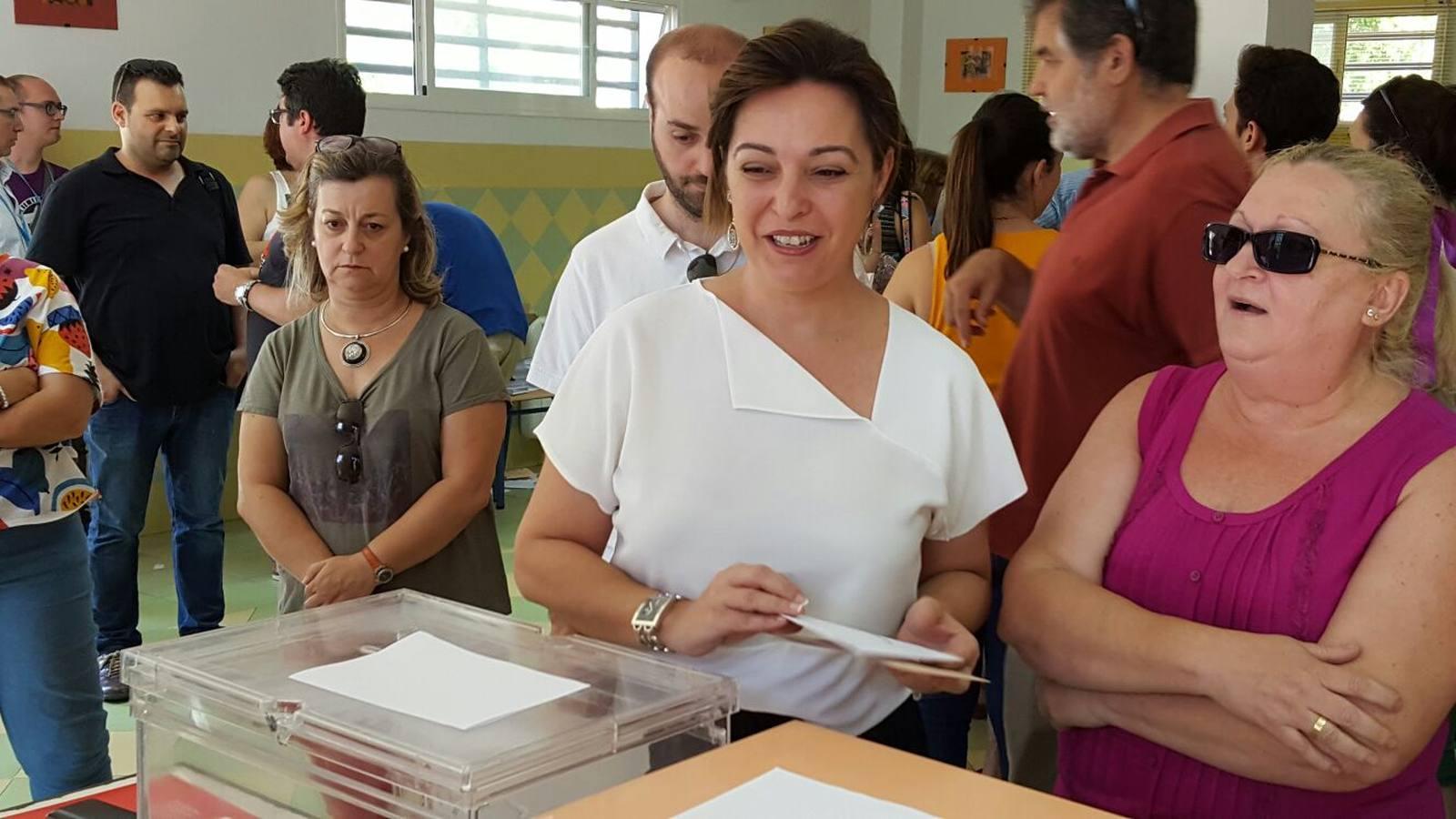 Los colegios cordobeses, del goteo a las colas en hora punta