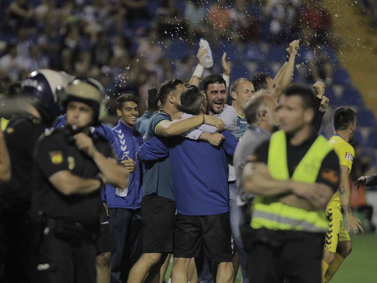 La fiesta de los jugadores en el Rico Pérez tras la victoria