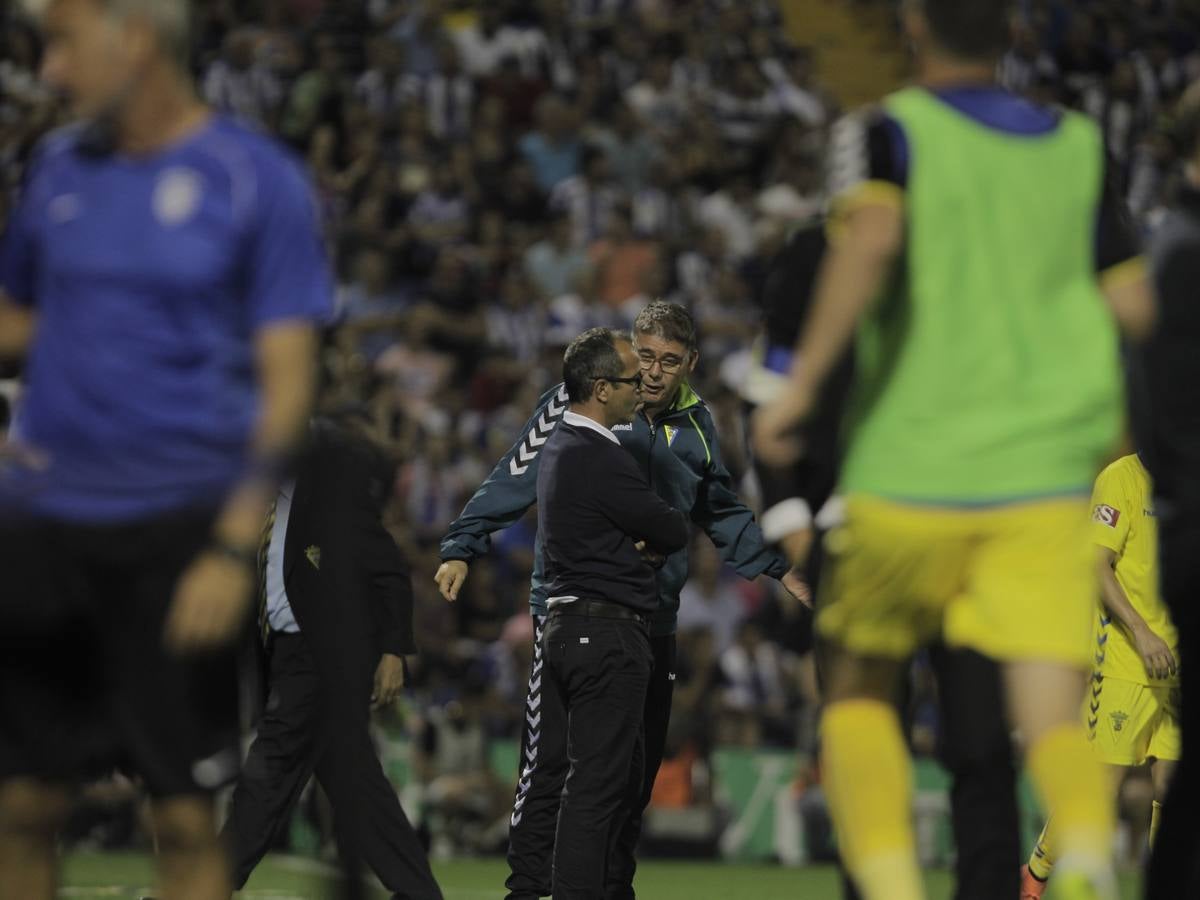 La fiesta de los jugadores en el Rico Pérez tras la victoria