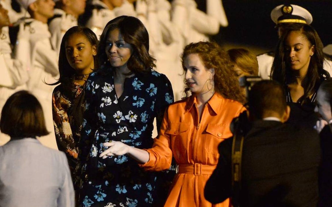 Michelle, Malia y Sasha fueron recibidas por la princesa Lalla Salma de Marruecos en ausencia de sus respectivos maridos,Barack Obama, y el Rey Mohamed VI de Marruecos.. 