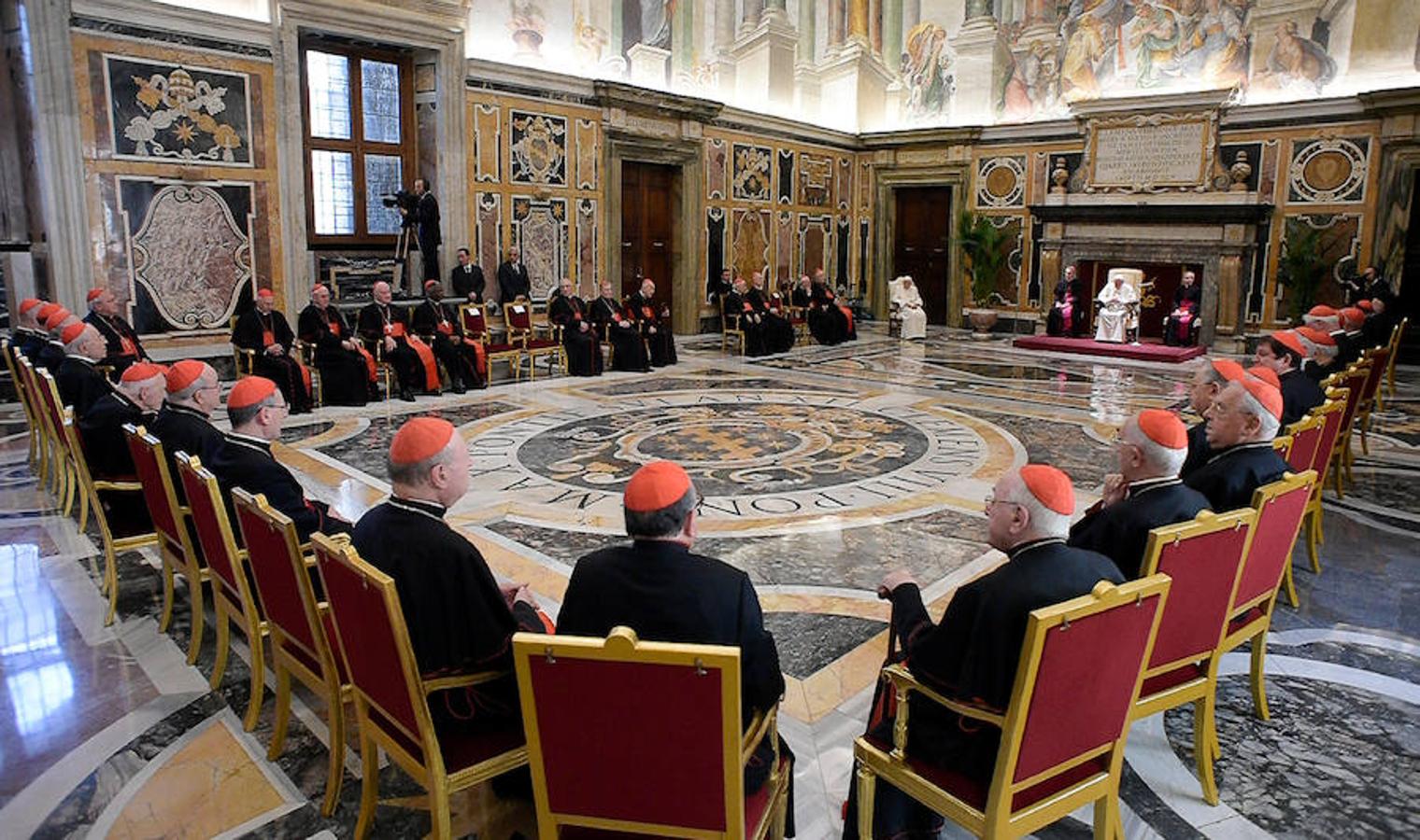 Joseph Ratzinger volvió a la sala clementina donde renunció al Pontificado. Elogió a Francisco por su bondad y cuidados
